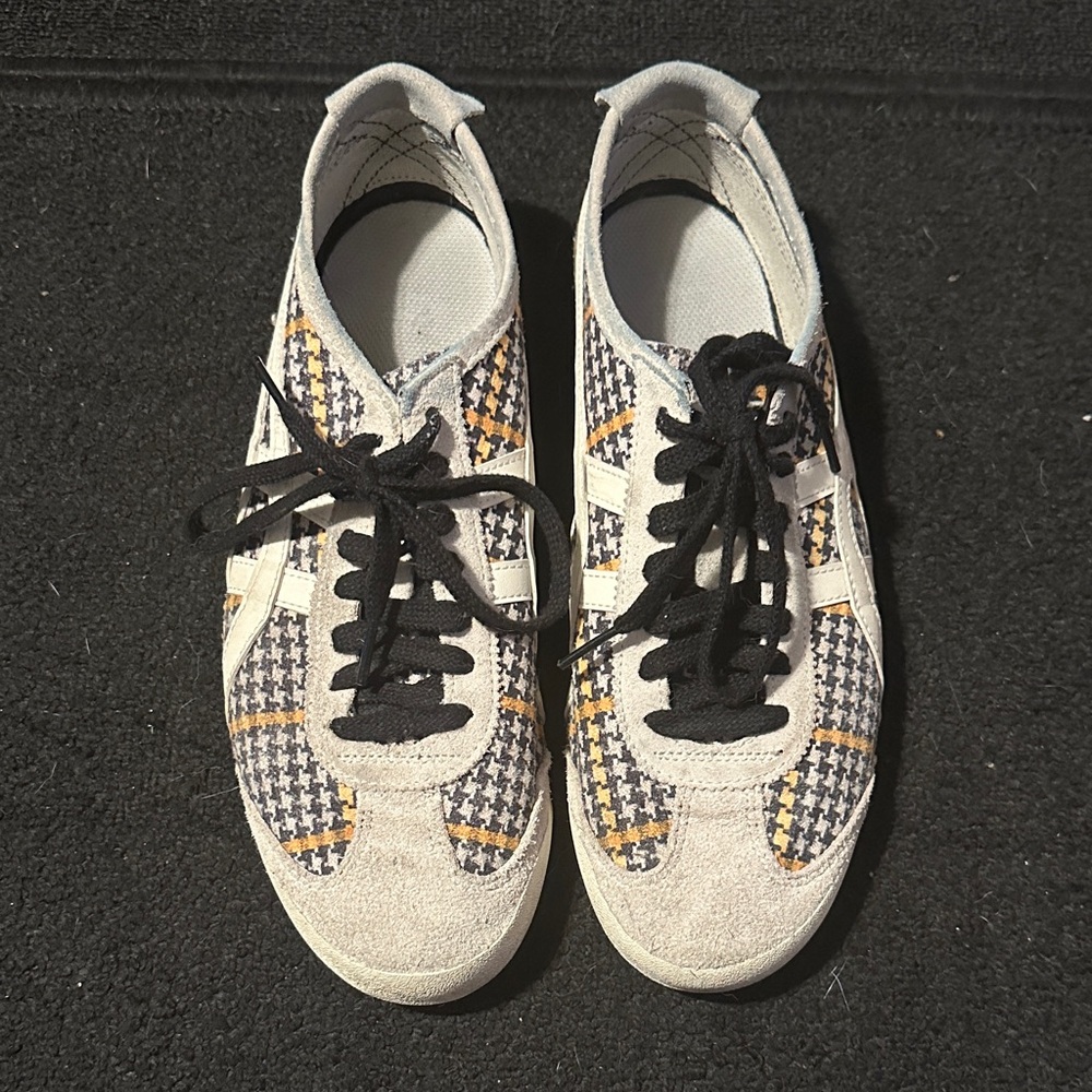 Stylish Men's Sneakers in Gray and Black